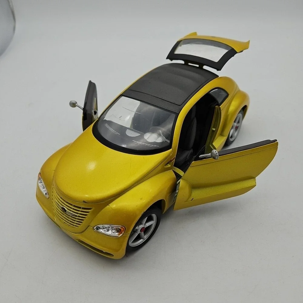 Maisto Chrysler Pronto Cruizer Original Concept PT Cruiser 1:18 Diecast Car